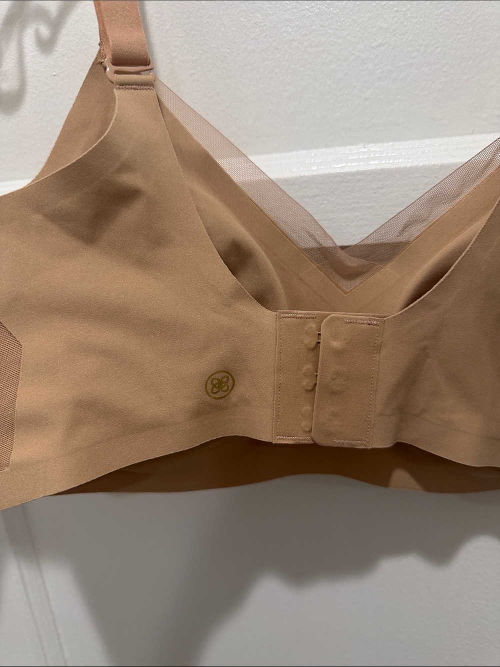 Honeylove Crossover Bra in sand - Picture 2 of 9